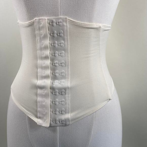 white corset by yitty - Picture 1 of 5